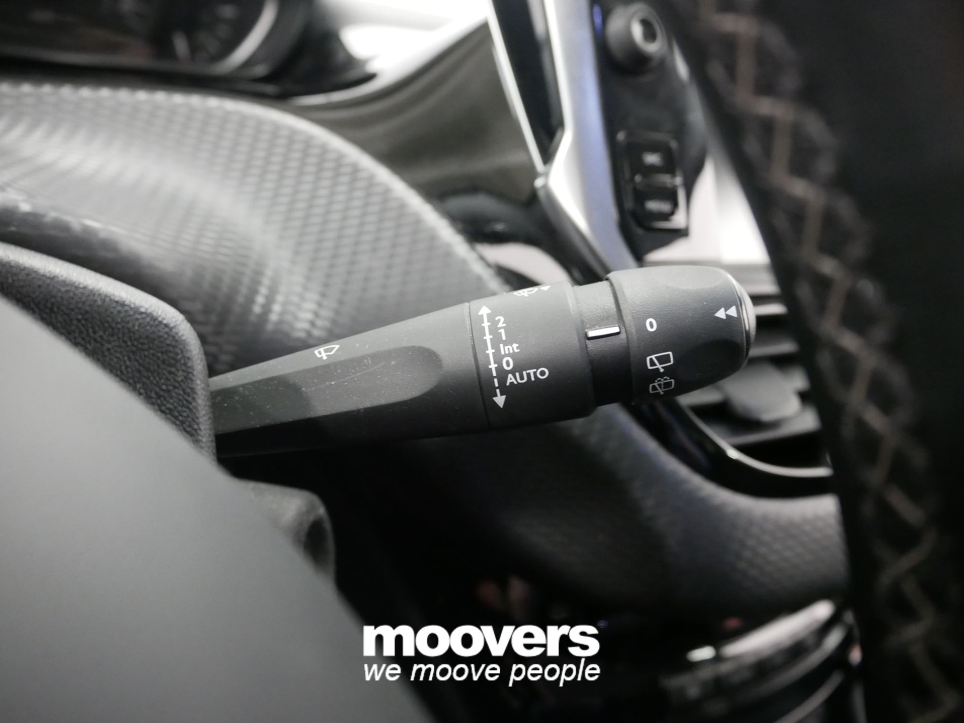 Peugeot 208 PureTech 82 Stop&Start 5 porte Signature foto 16