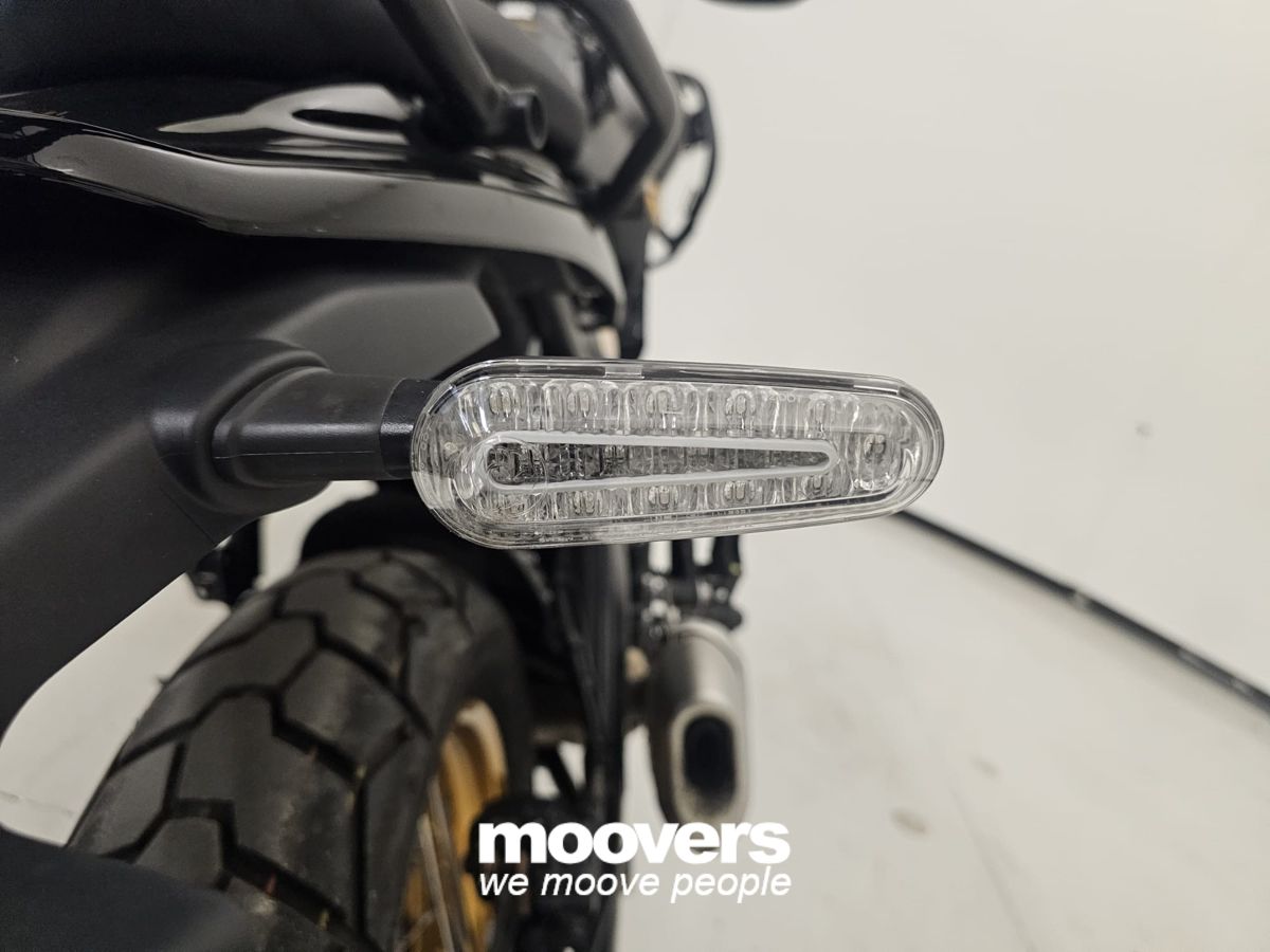 ROYAL ENFIELD HIMALAYAN 452