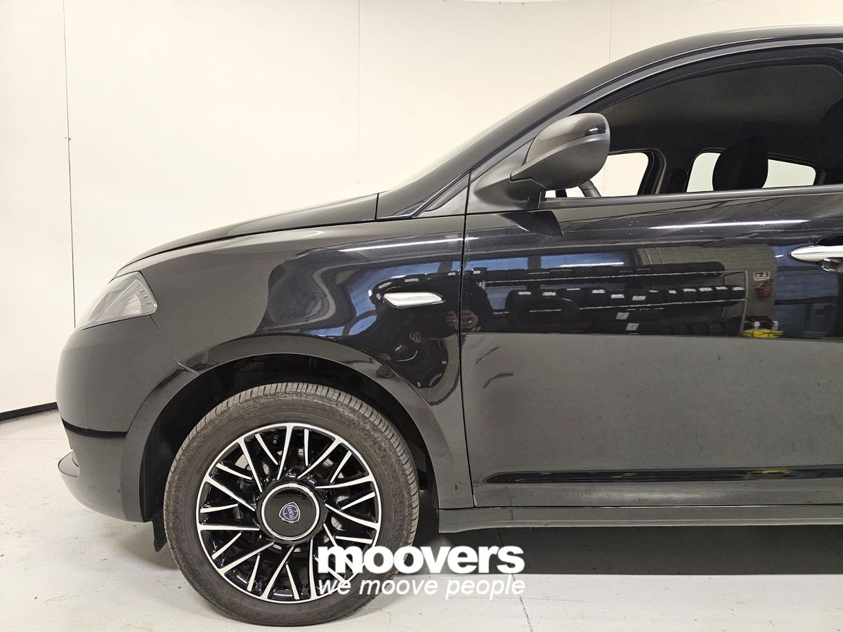 LANCIA Ypsilon 1.0 FireFly 5 porte S&S Hybrid Silver