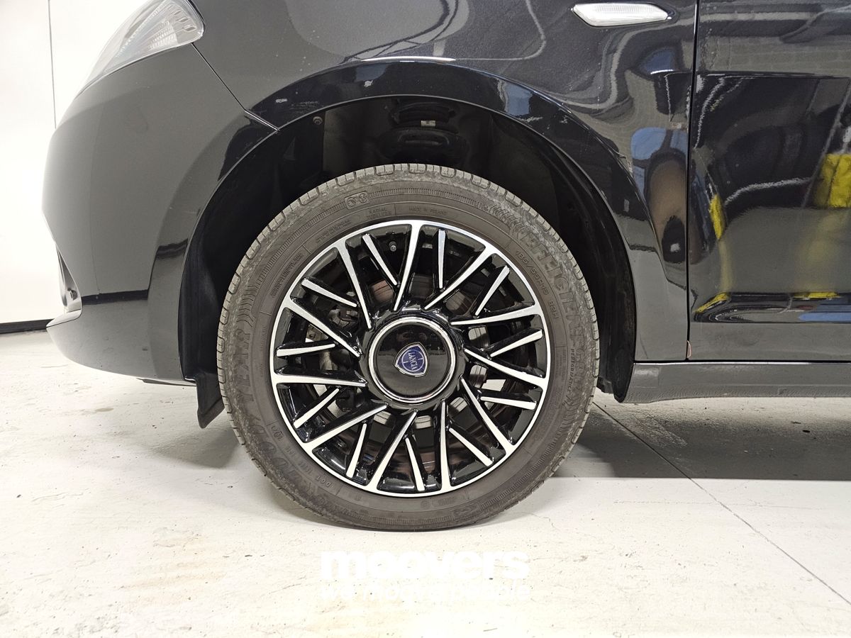 LANCIA Ypsilon 1.0 FireFly 5 porte S&S Hybrid Silver