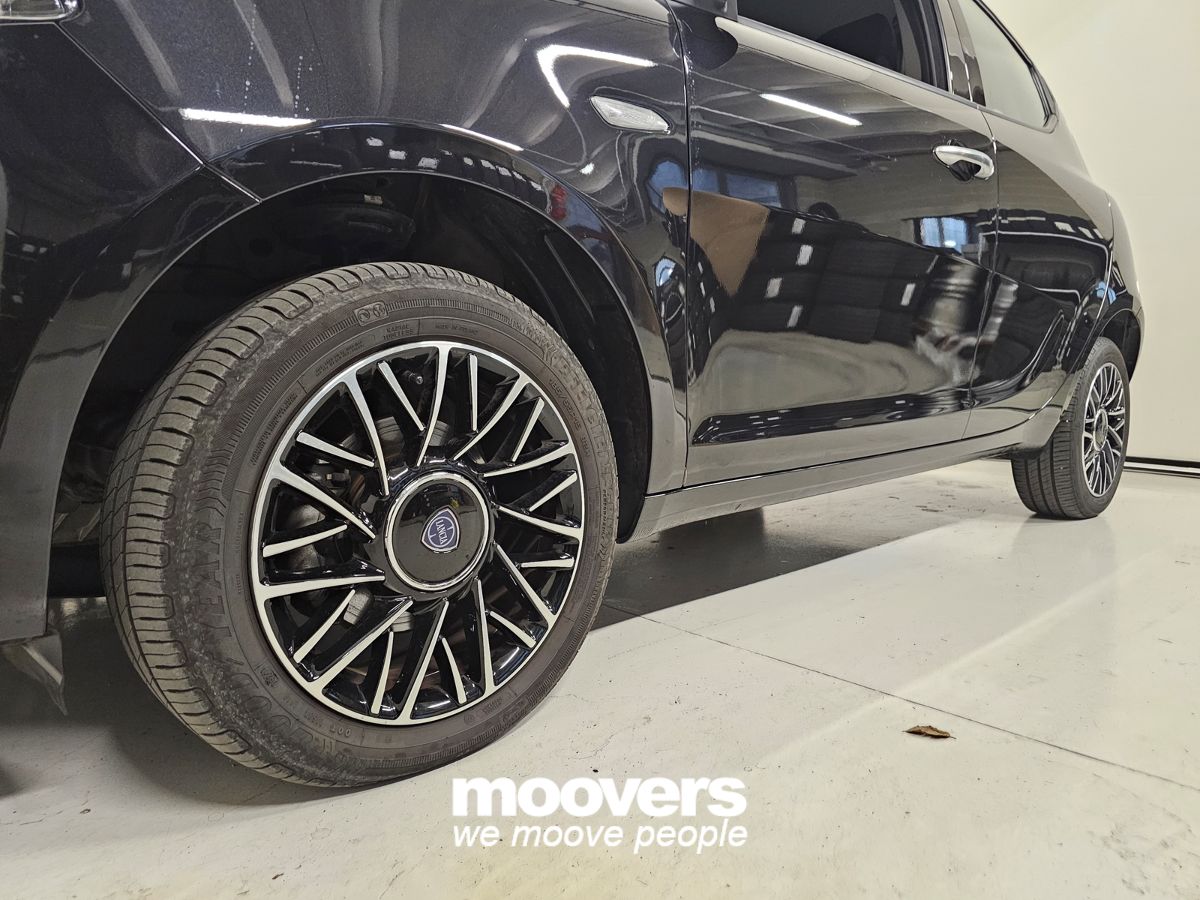 LANCIA Ypsilon 1.0 FireFly 5 porte S&S Hybrid Silver