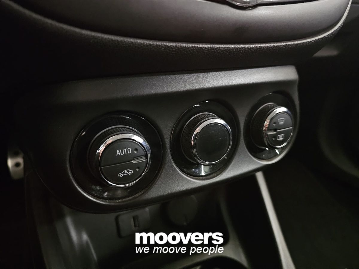 OPEL Corsa 1.2 5 porte b-Color