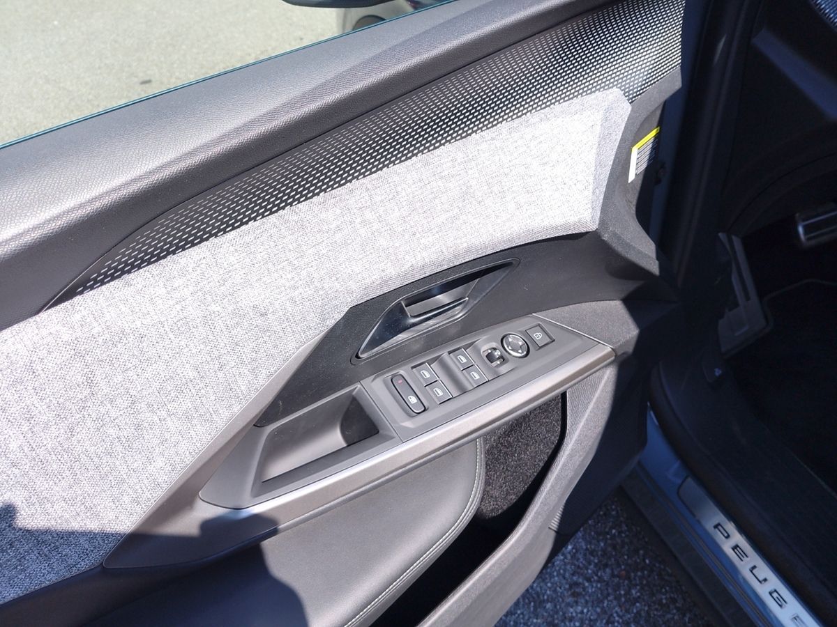 PEUGEOT 3008 Hybrid 136 e-DCS6 GT