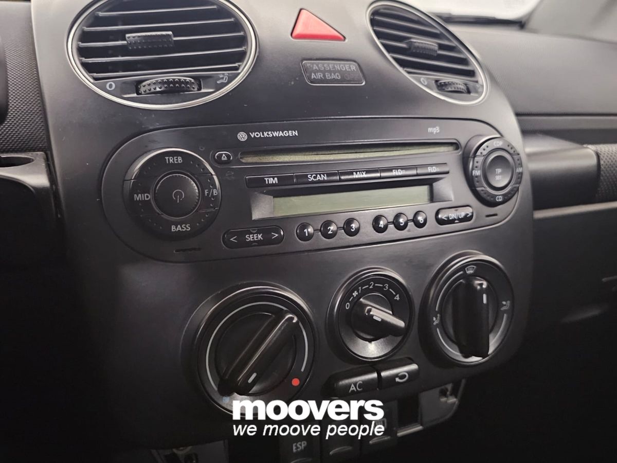 VOLKSWAGEN New Beetle 1.6 Cabrio