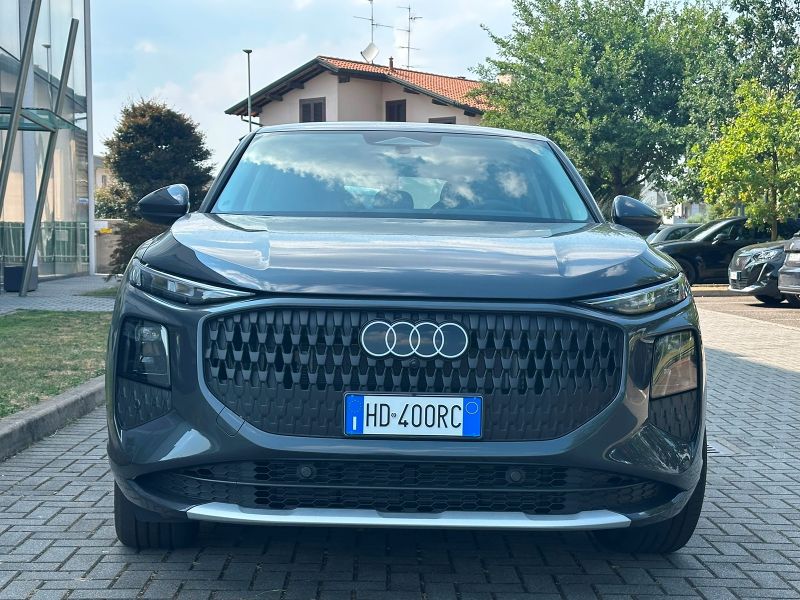 AUDI Q3 SPB TDI 110 kW S tronic Business Advanced