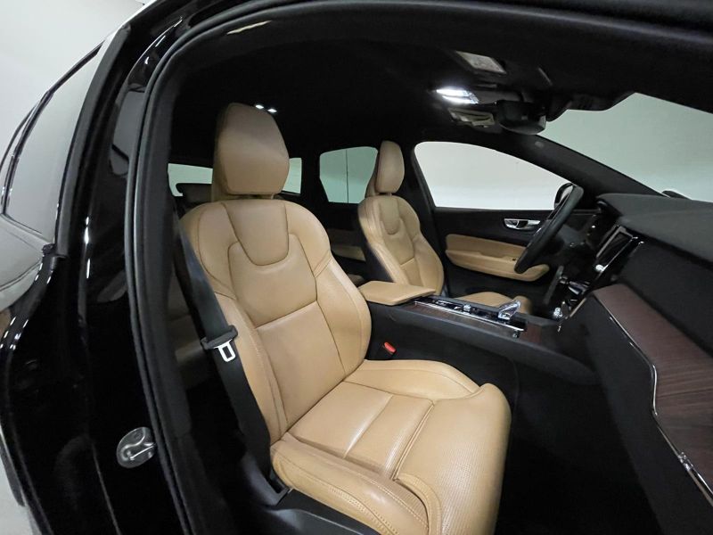 VOLVO XC60 B5 (d) AWD automatico Plus Dark