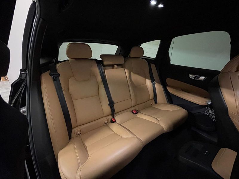 VOLVO XC60 B5 (d) AWD automatico Plus Dark